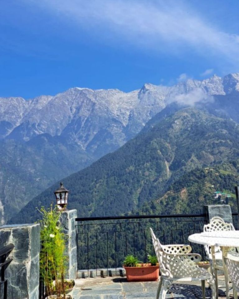 From Snow Peaks to Warm Smiles — My Days in the Himalaya