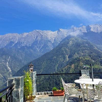 From Snow Peaks to Warm Smiles — My Days in the Himalaya